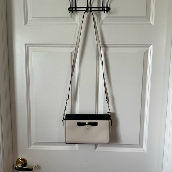 kate spade Handbags - Kate Spade Hancock Park Angelica Leather Tote Crossbody